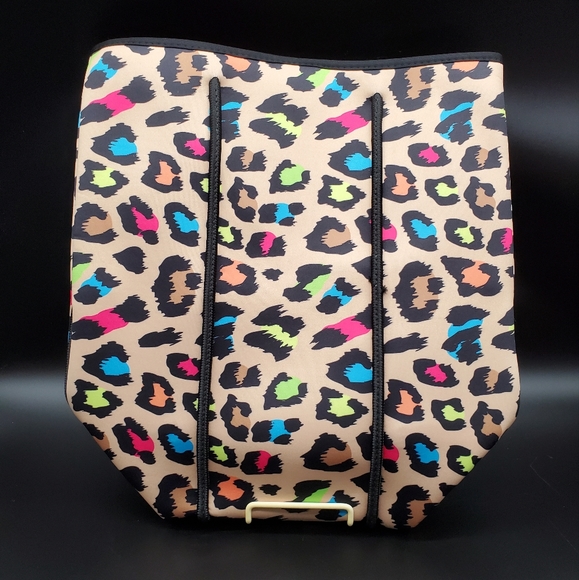 SOLD🐆 Neoprene Large Tote Bag with Pouch - Picture 5 of 8